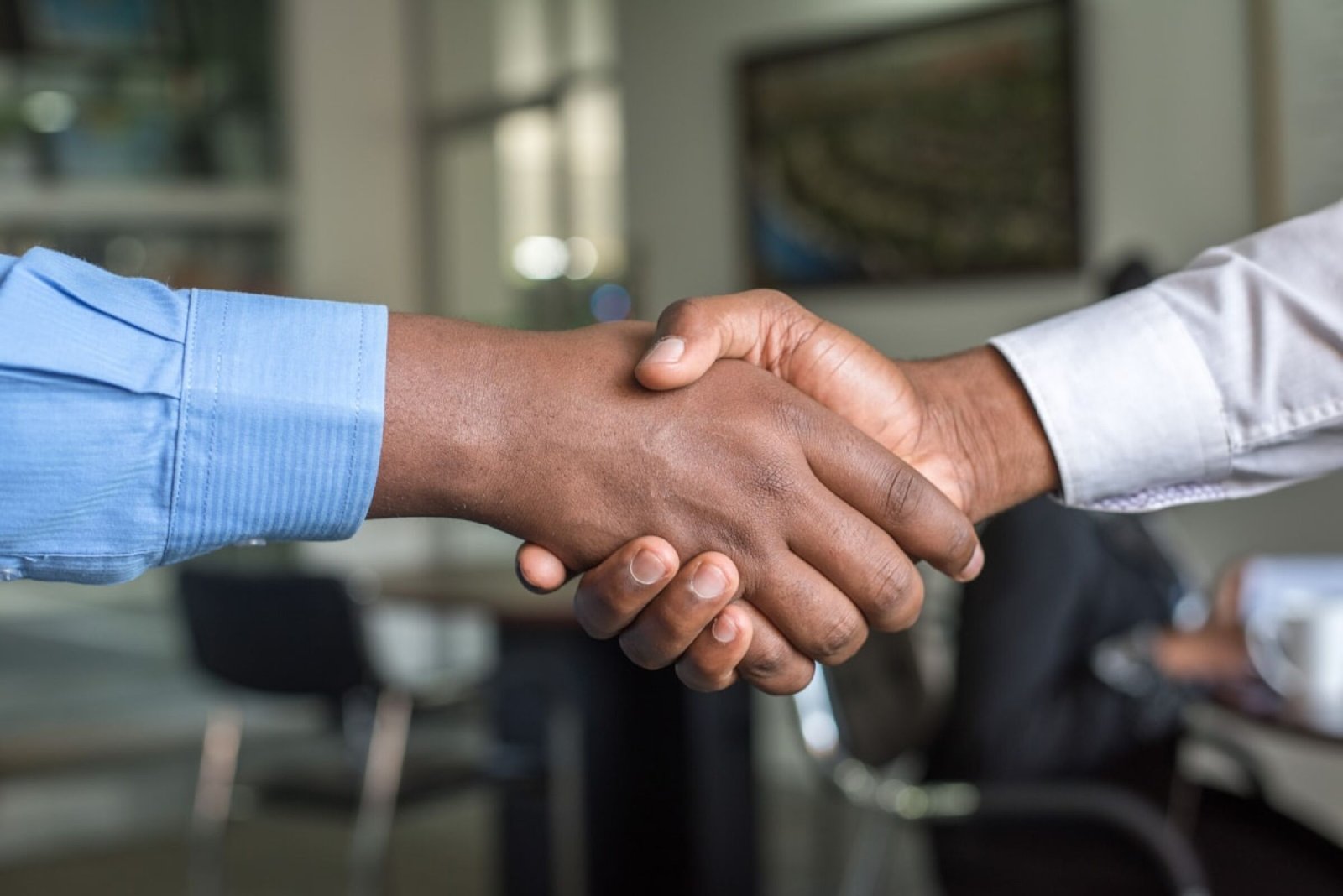 تواصل العملاء مع شركة محاماة عبر الموقع