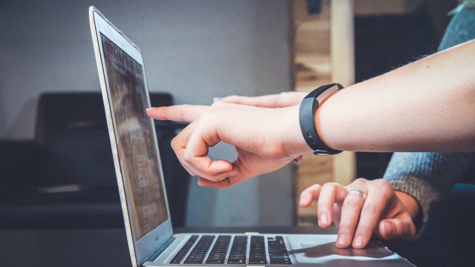 تطبيق هاتف ذكي جاهز للإطلاق والتحسين